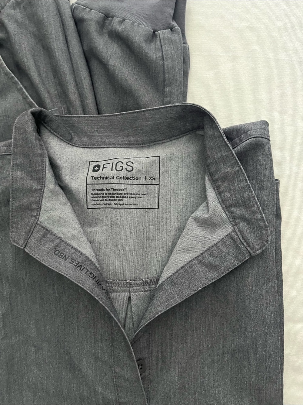 FIGS Scrub Set Graphite - Picture 2 of 5